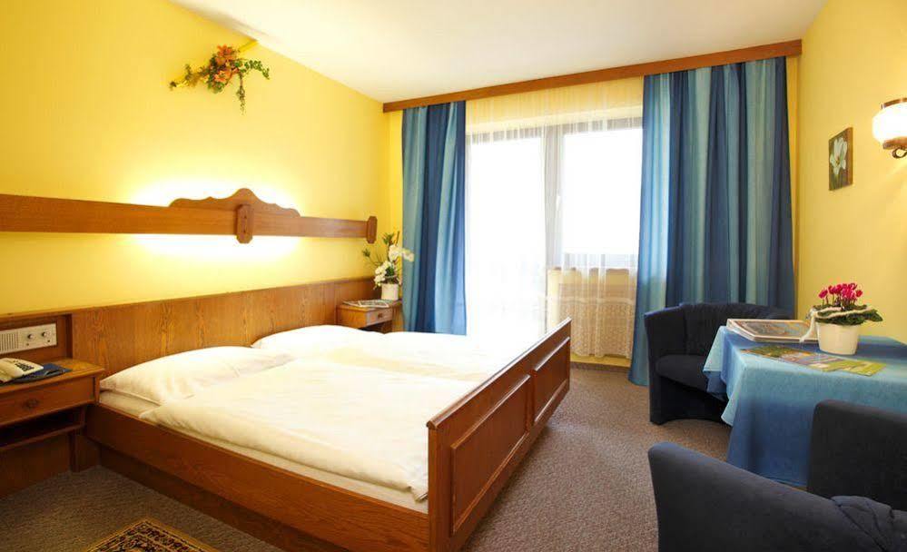 Hotel Boehmerwaldhof อุลริสแบร์ก ภายนอก รูปภาพ